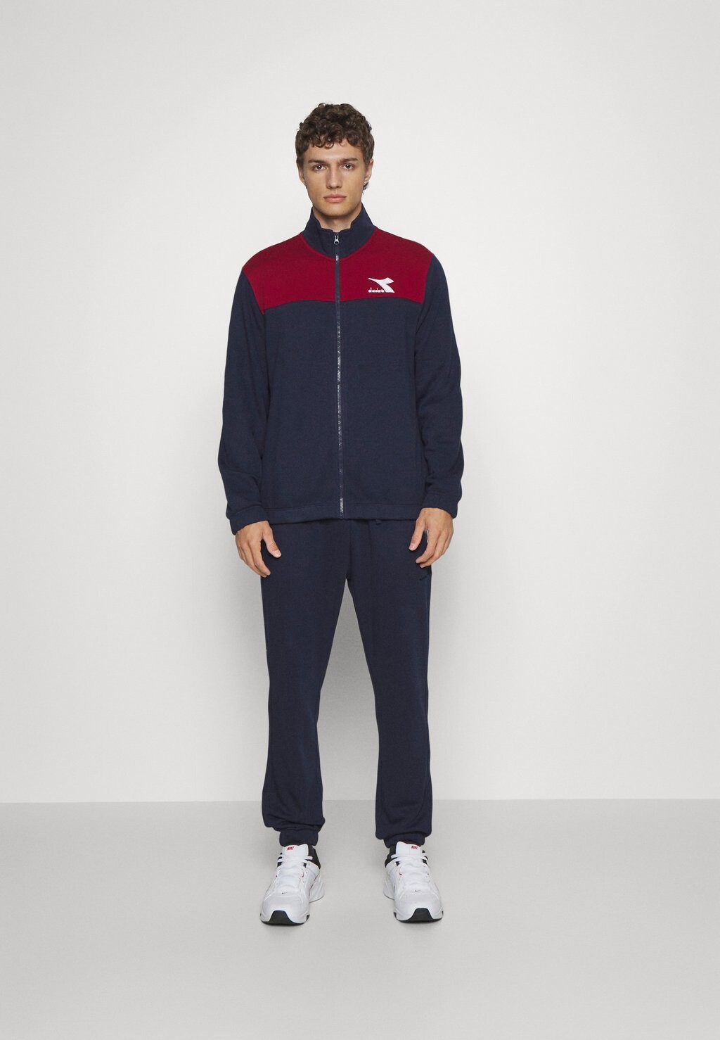 

Спортивный костюм Diadora, красный