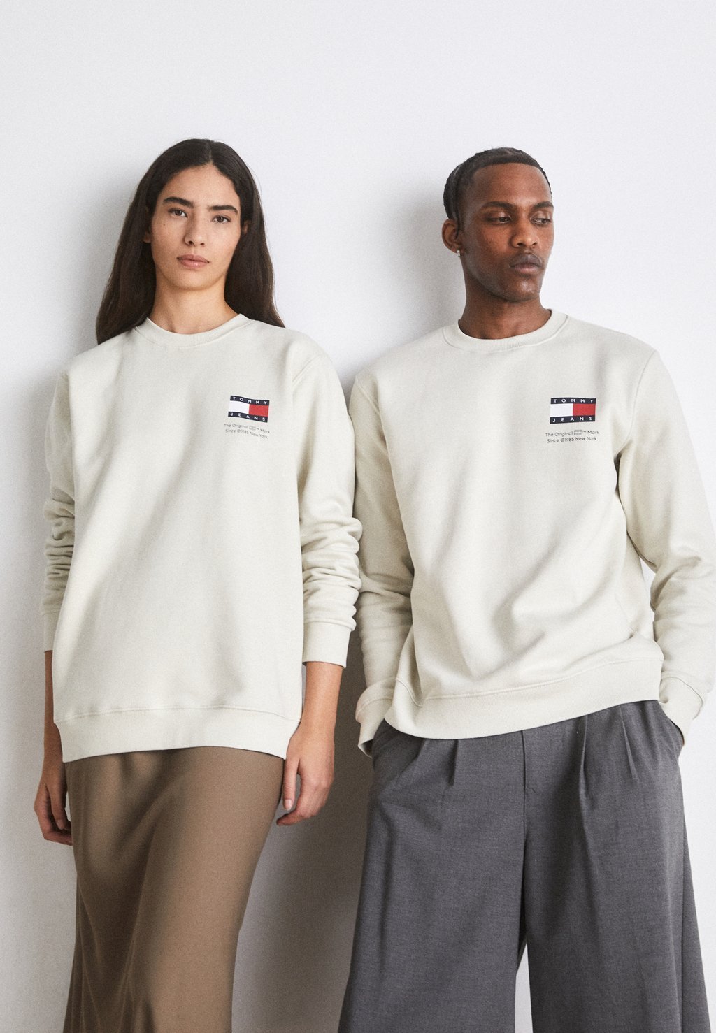 

Толстовка Essential Flag Cneck Unisex Tommy Jeans, цвет beige/sand