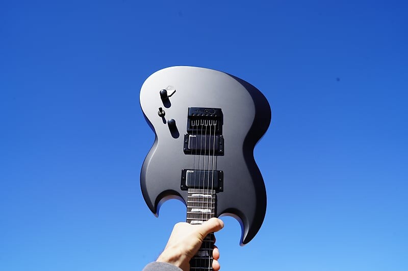 

Электрогитара ESP LTD Viper 1000 Evertune - Charcoal Metallic 6-String Electric Guitar