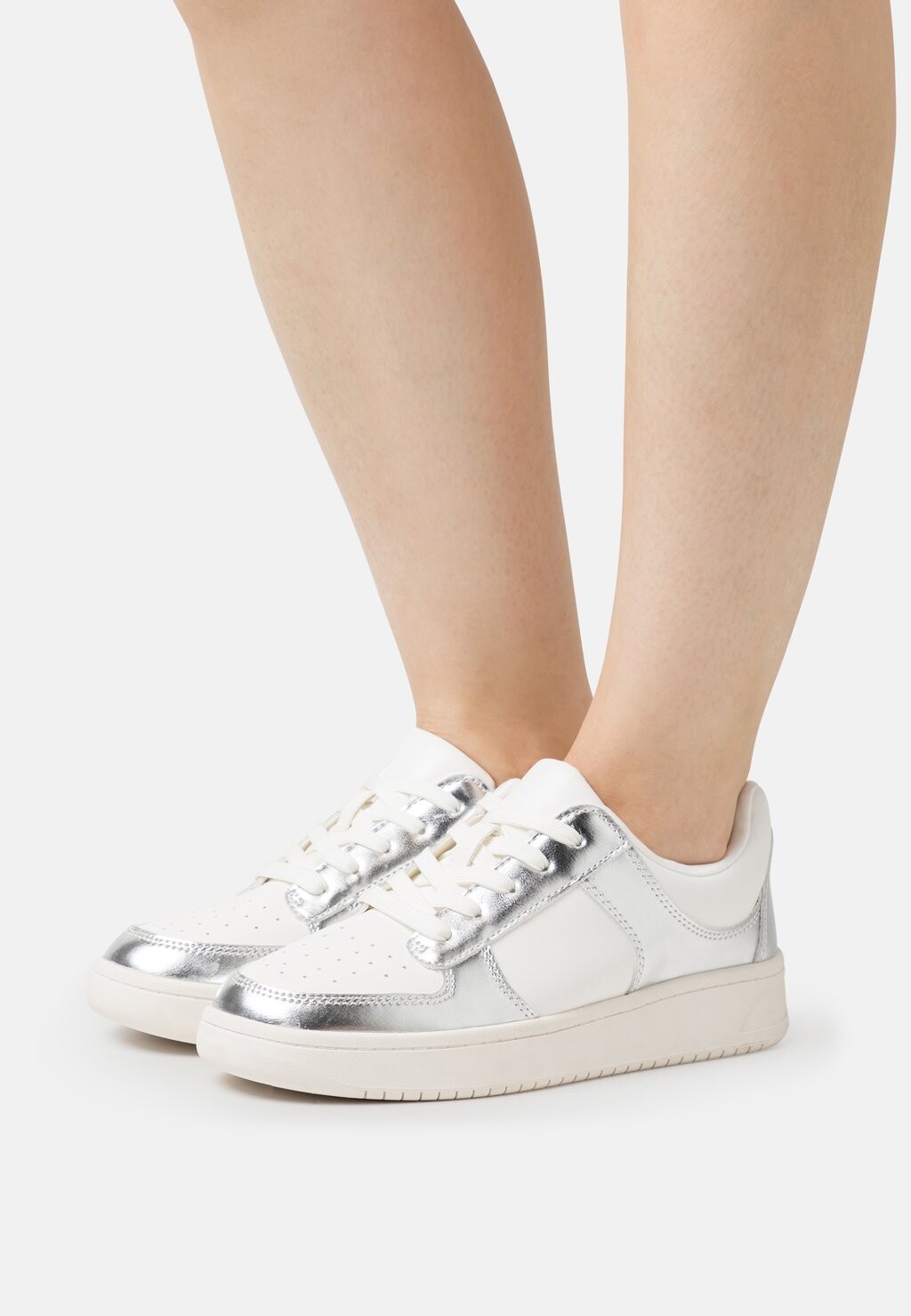 

Кроссовки Monki