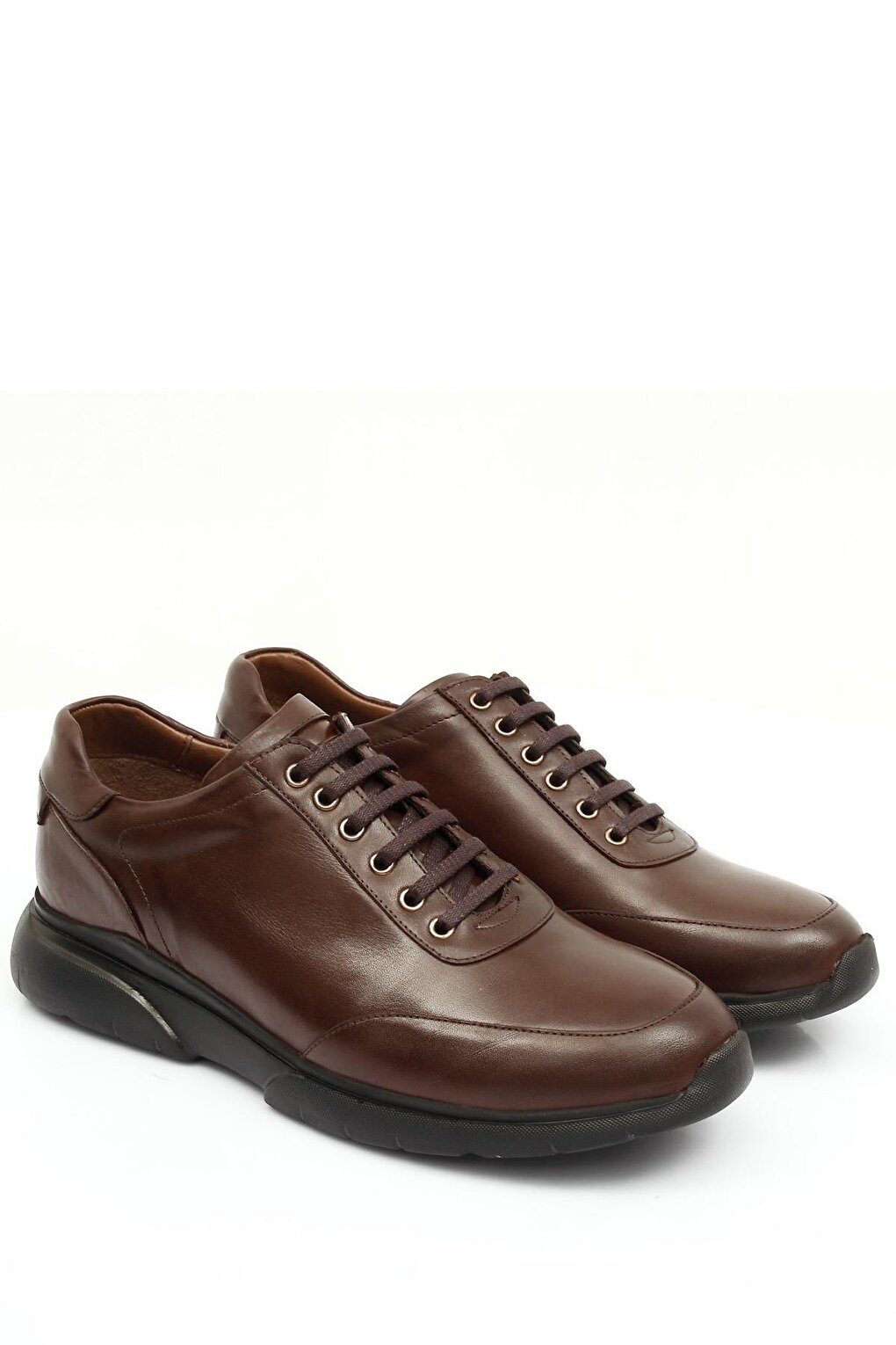 цена Платиновые мужские повседневные кроссовки из натуральной кожи на шнуровке 01814 GÖNDERİ(R), черный