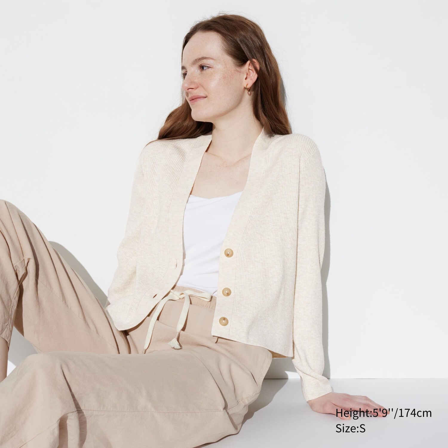 

Трикотажный кардиган в ребрику UNIQLO, слоновая кость