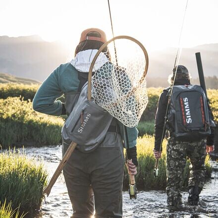 

Слинг Dry Creek Z 12л Simms, серый