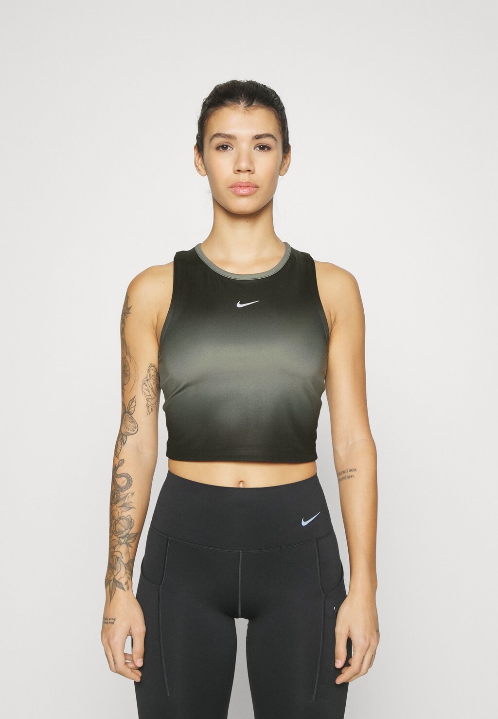 

Топ Nike