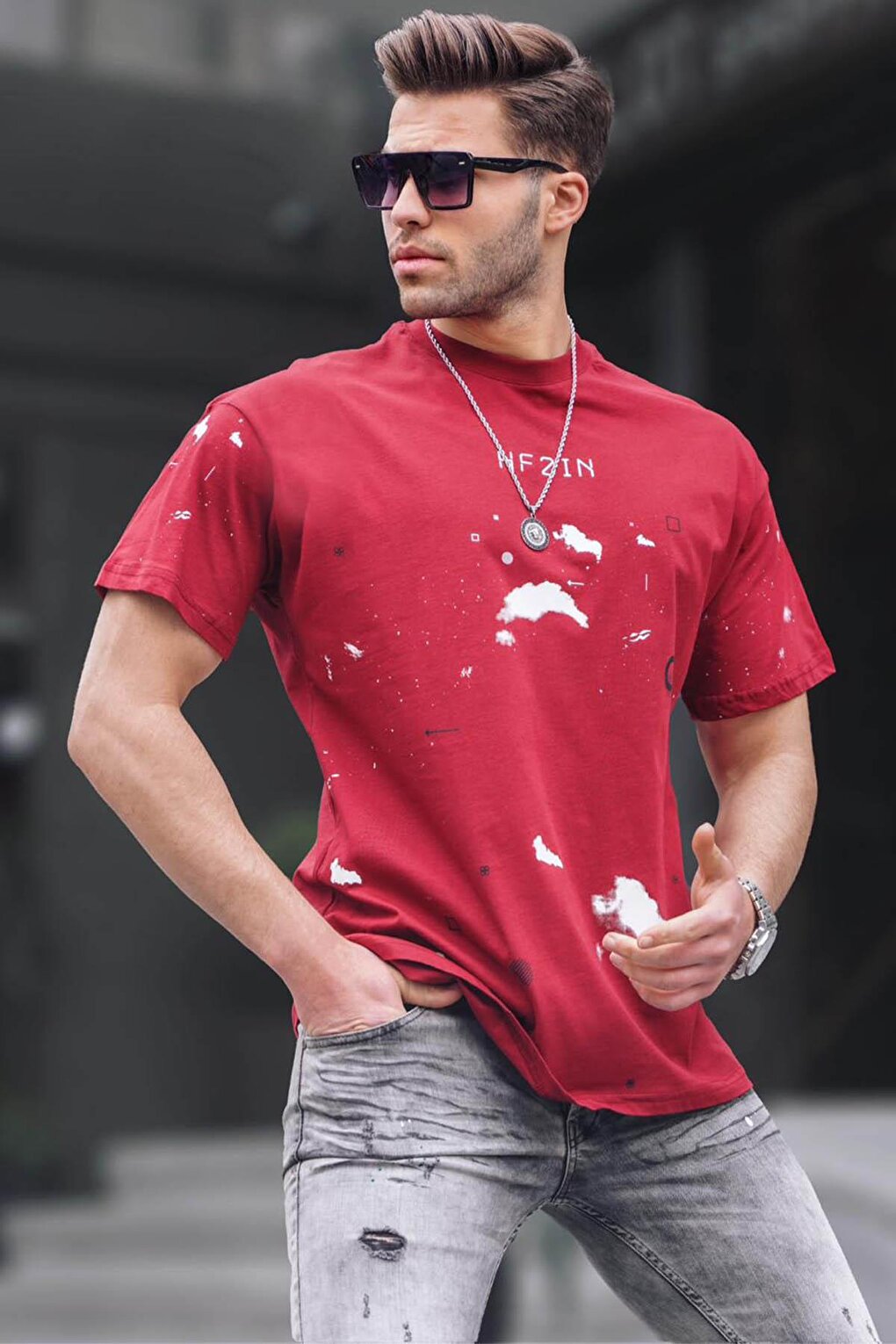 Мужская футболка с круглым вырезом стандартного кроя бордово-красного цвета с рисунком 6115 MADMEXT
