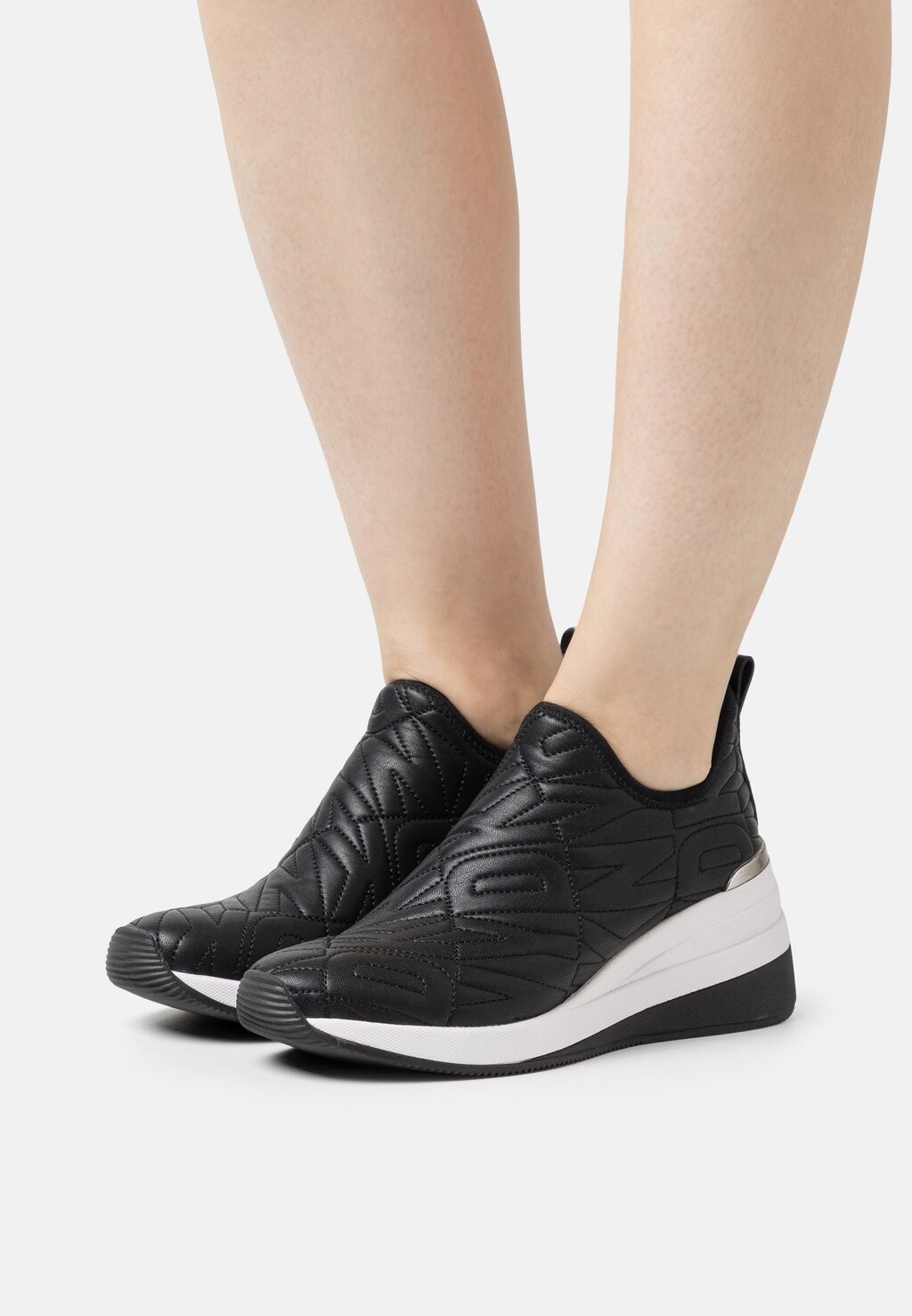 

Кроссовки DKNY, черный