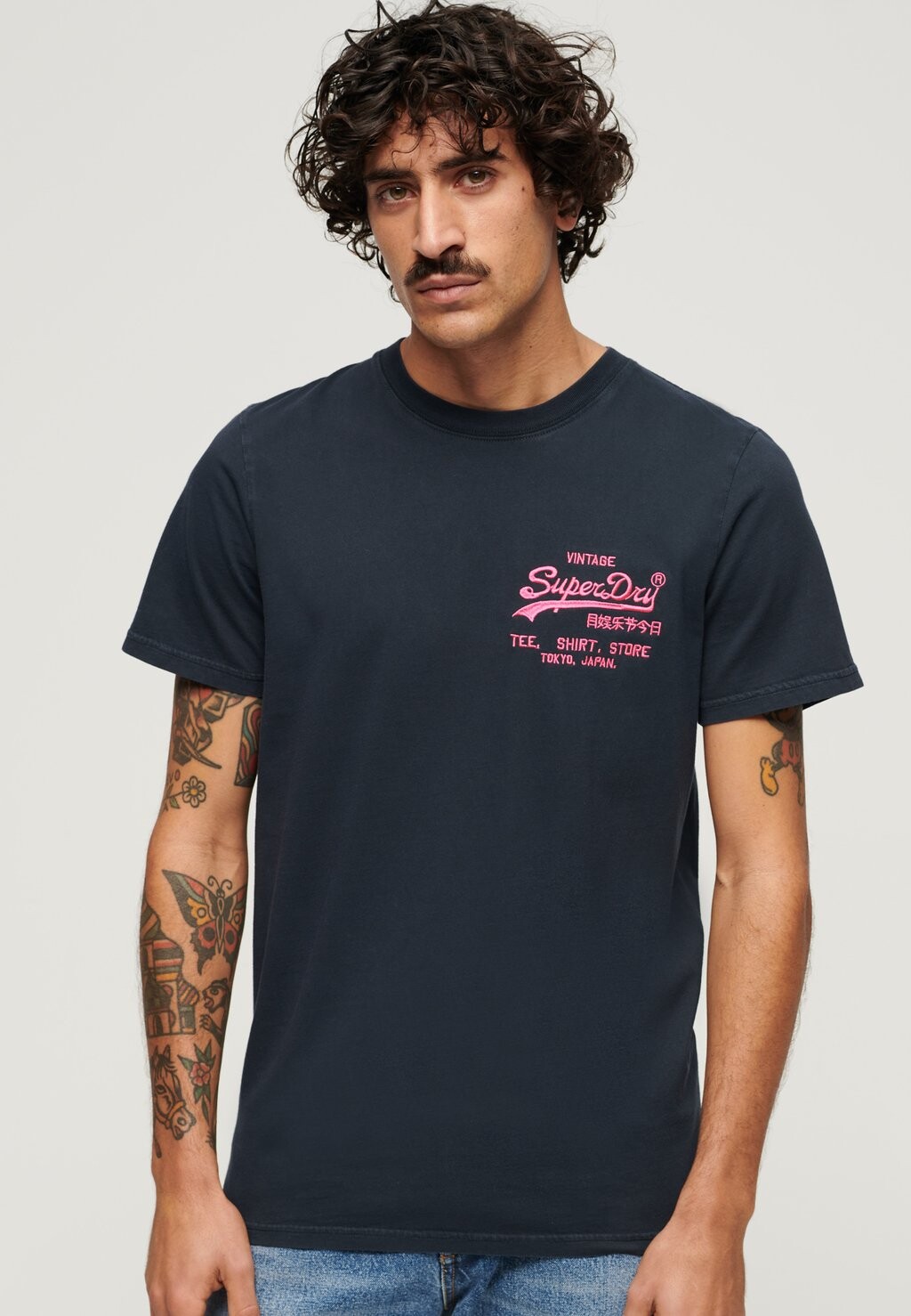 

Футболка с принтом VINTAGE LOGO Superdry, цвет eclipse navy