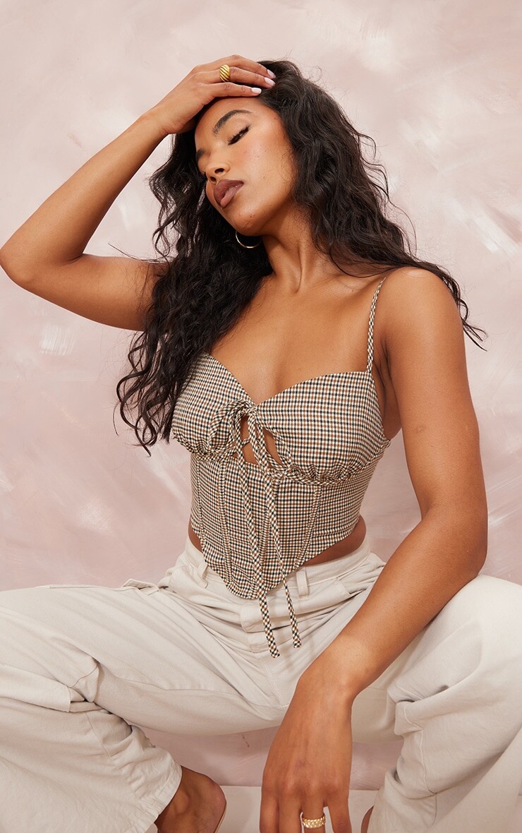 

PrettyLittleThing Коричневый корсетный топ с бантом в клетку в клетку
