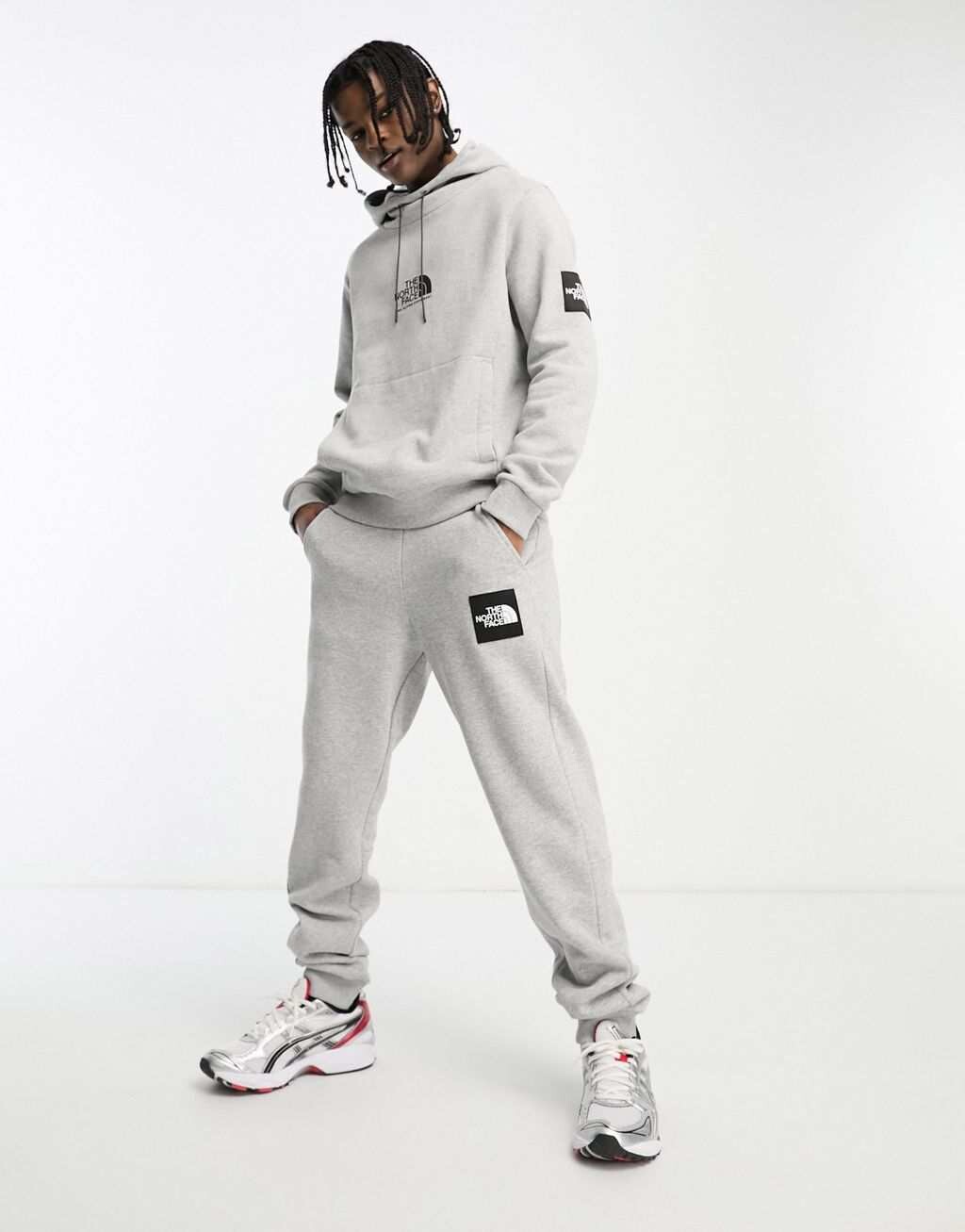 

Серые джоггеры The North Face NSE Fine Alpine