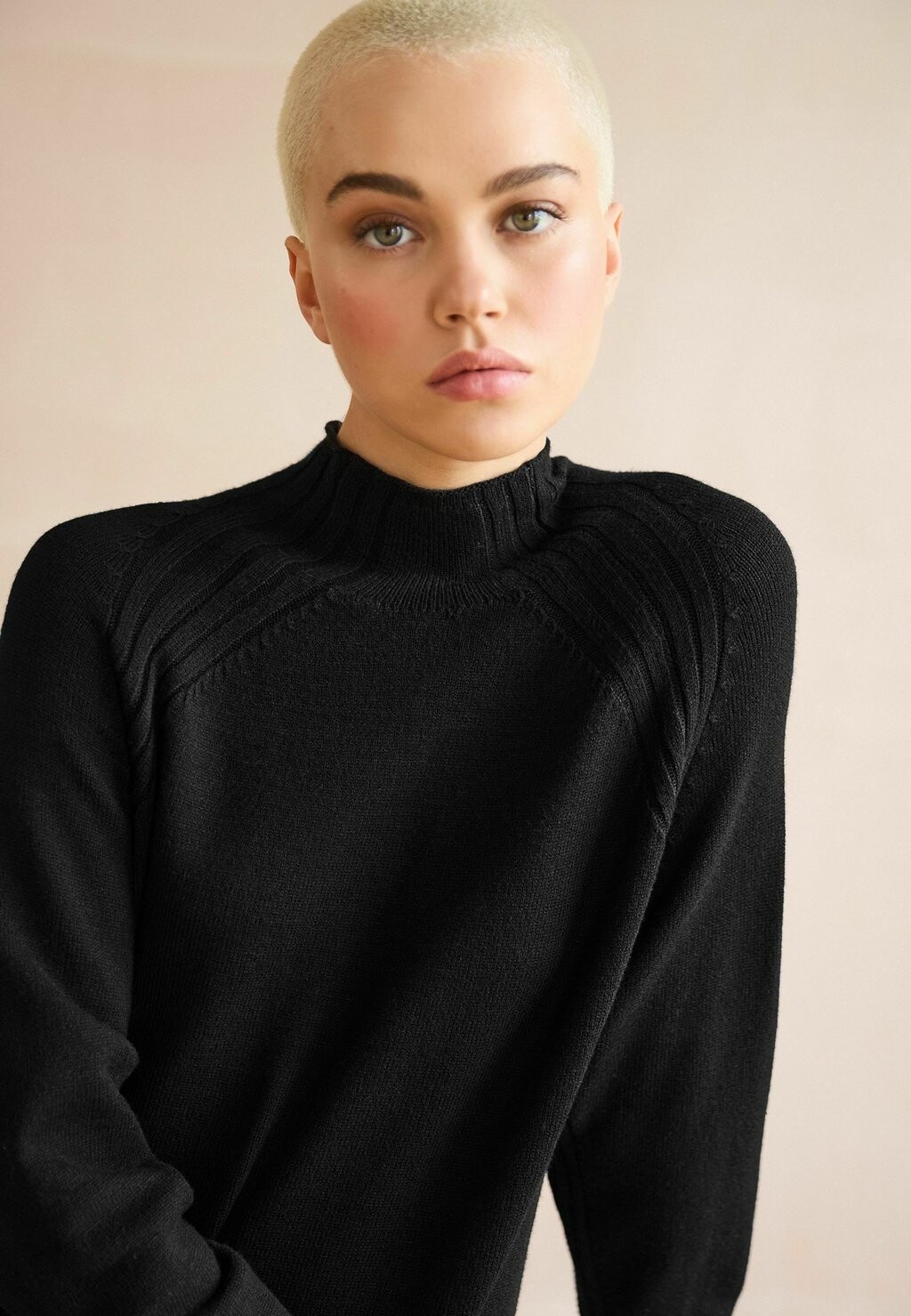 

Трикотажное платье Neck Midi Next, черный