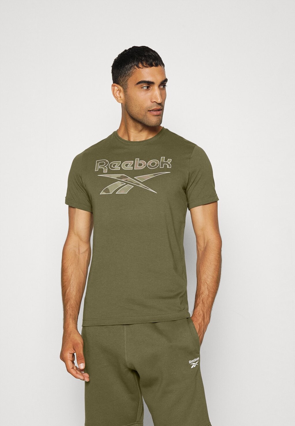 

Рубашка с принтом Reebok