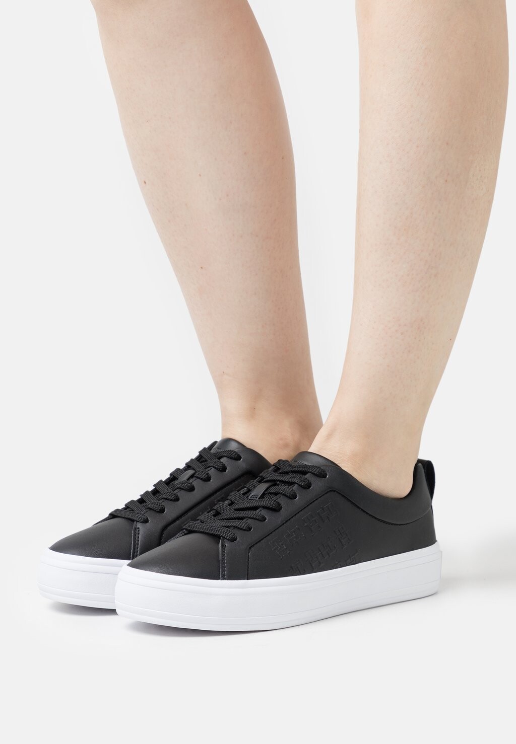 

Низкие кроссовки EMBOSSED VULC Tommy Hilfiger, черный