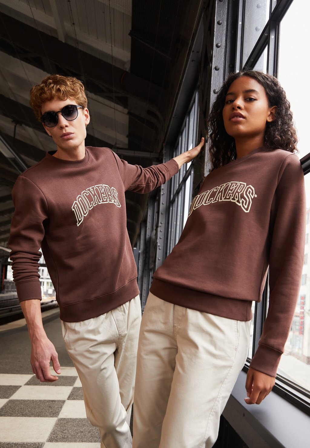 

Толстовка Crewneck Unisex DOCKERS, цвет shaved chocolate/egret