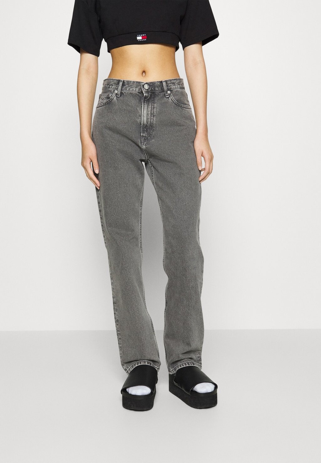 

Джинсы прямого кроя Tommy Jeans