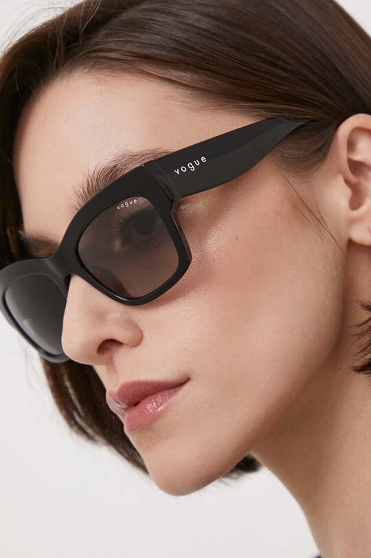 

Солнцезащитные очки VOGUE Vogue, черный