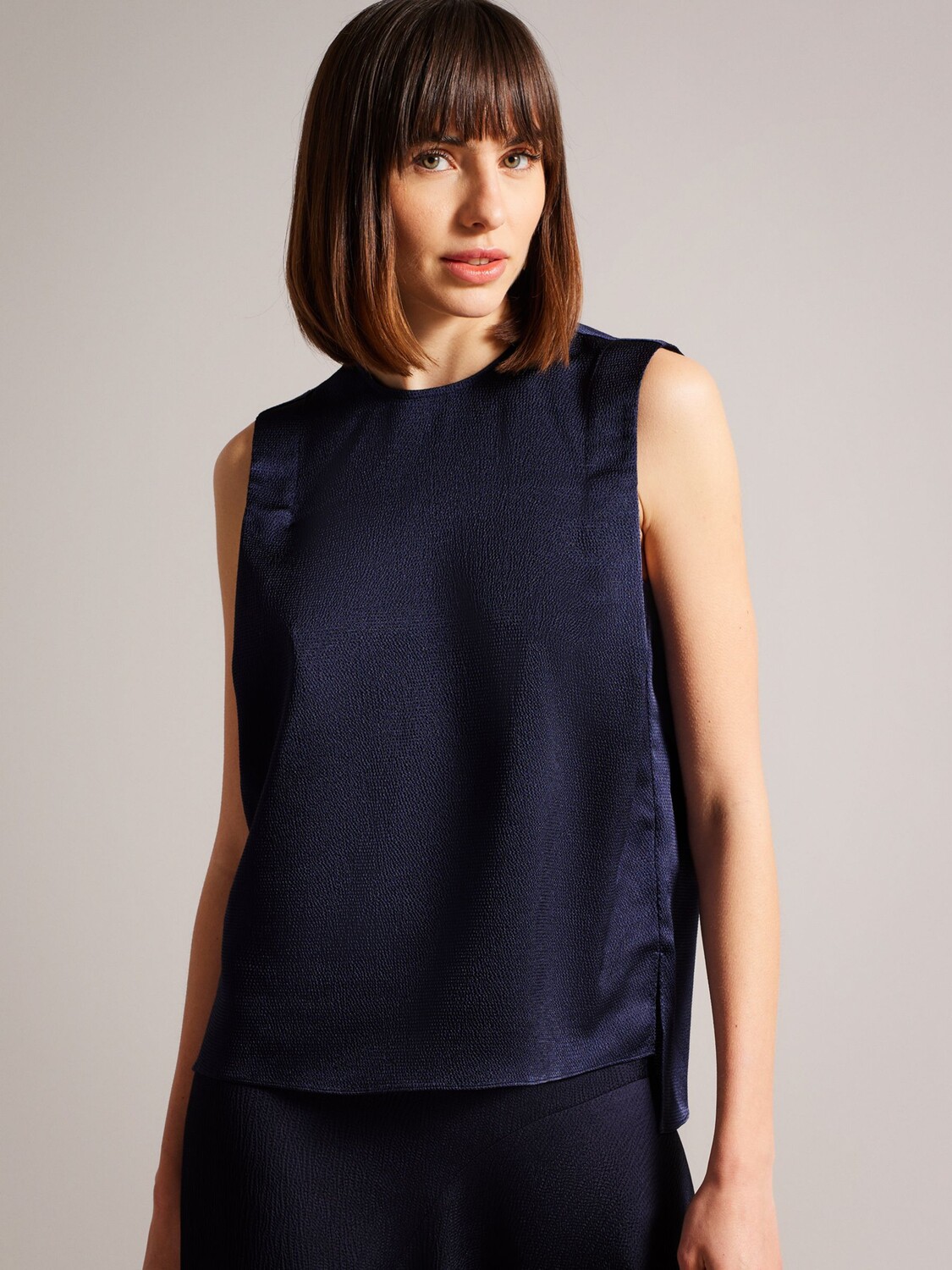 

Атласный топ Ted Baker Jamihla Hammered, темно-синий