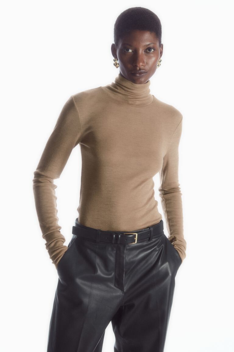 

Водолазка COS Merino Wool, темно-бежевый