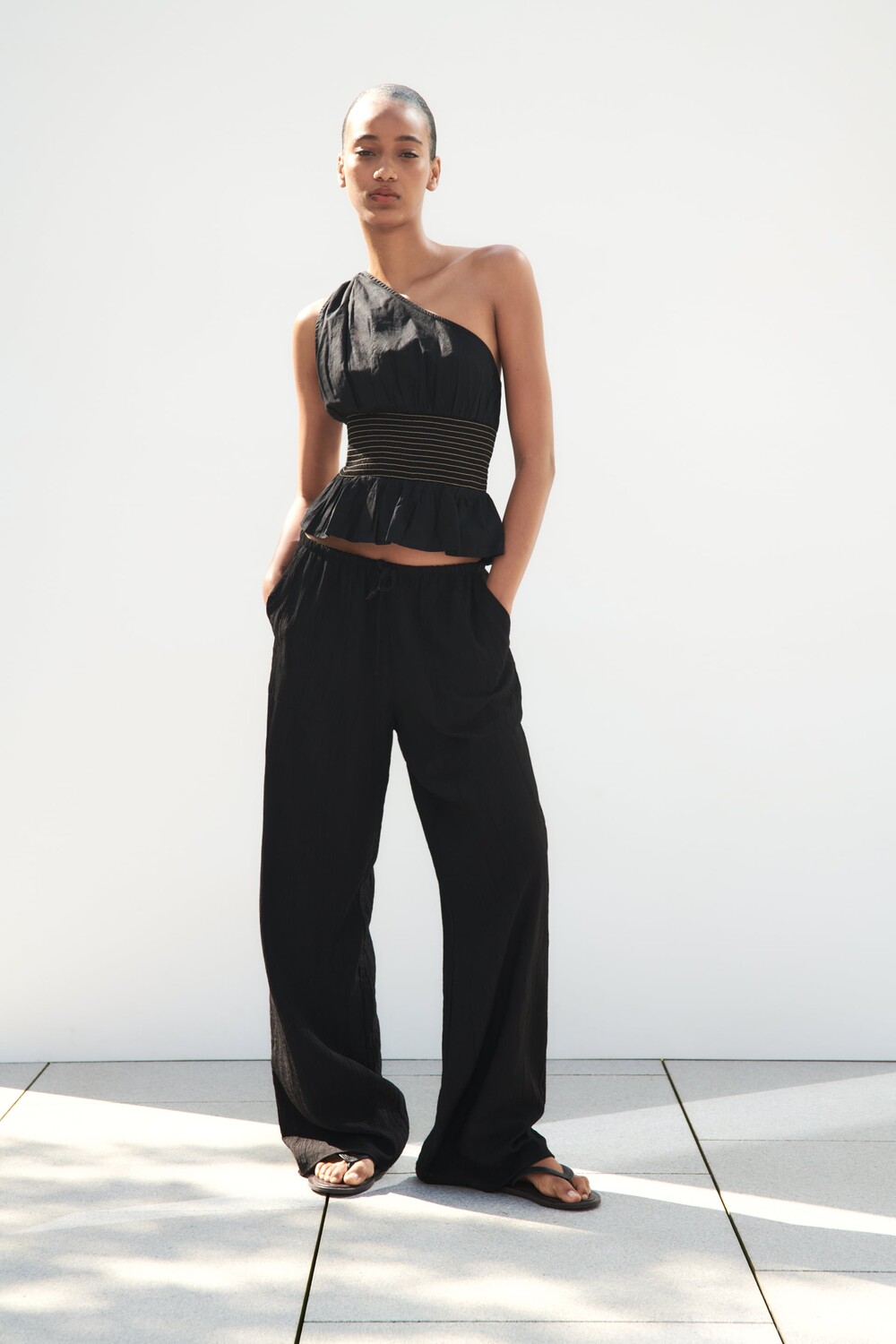 

Асимметричный топ из поплина Zara, черный