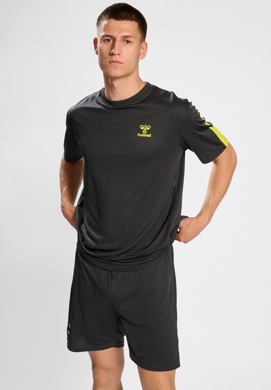 

Спортивная футболка Hummel, антрацит