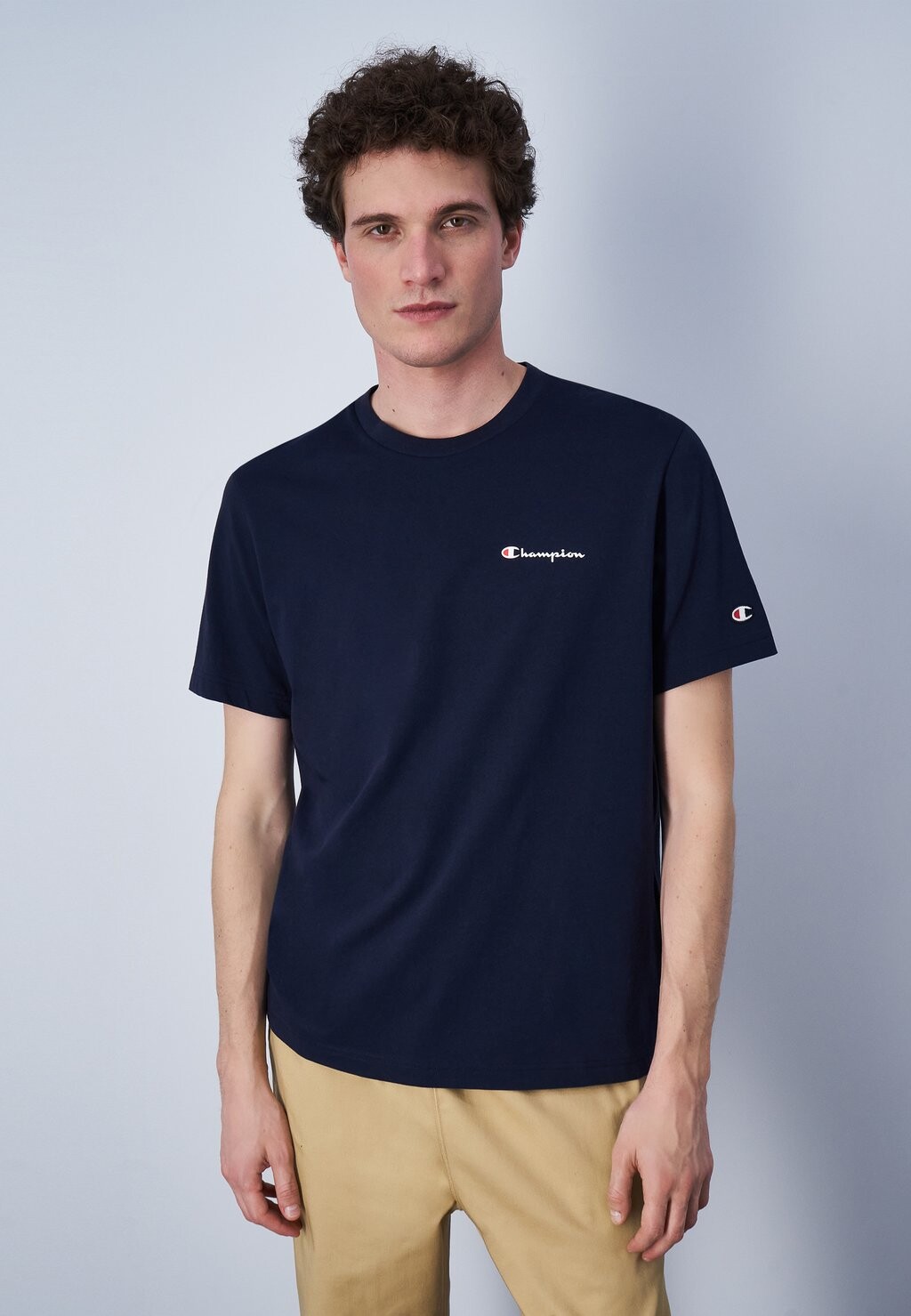 

Базовая футболка Icons Crewneck Small Logo Champion, цвет dark blue
