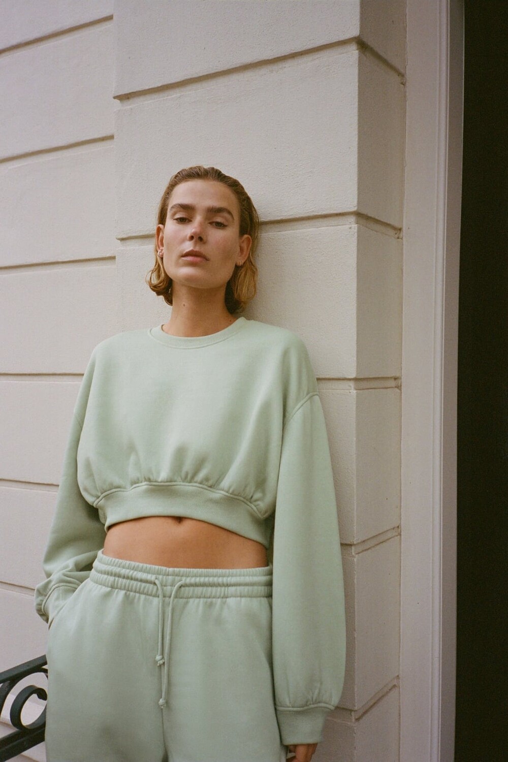 

Базовый укороченный свитшот ZARA, зеленый