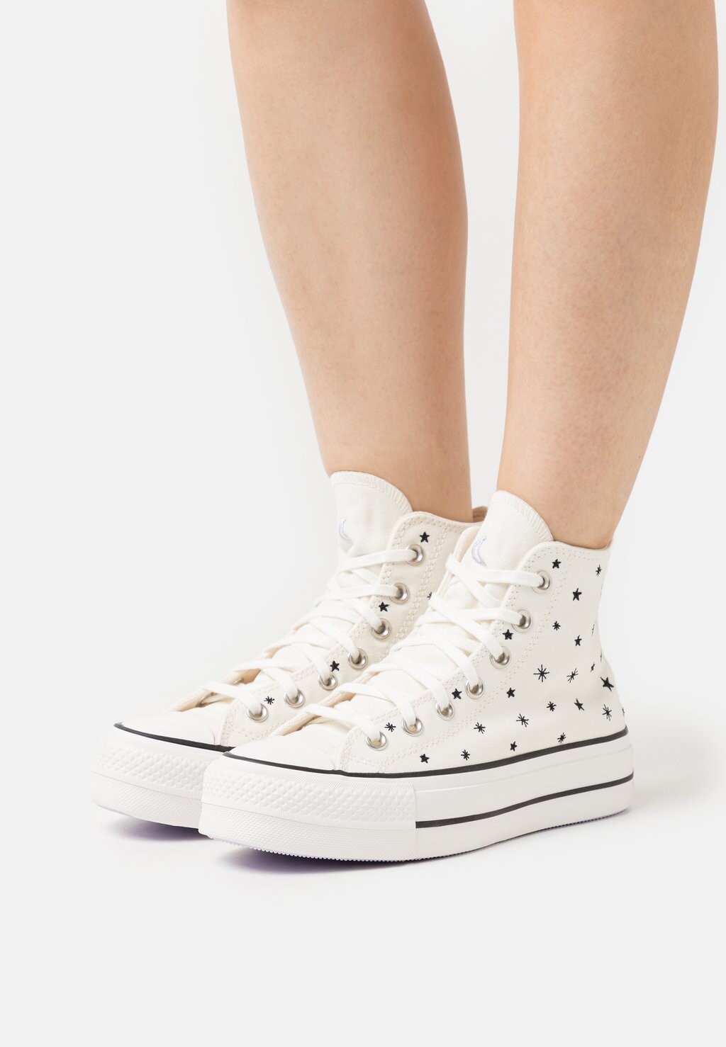 

Высокие кроссовки Converse