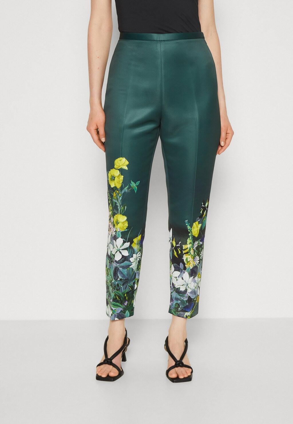 

Брюки Ted Baker, темно-зеленый
