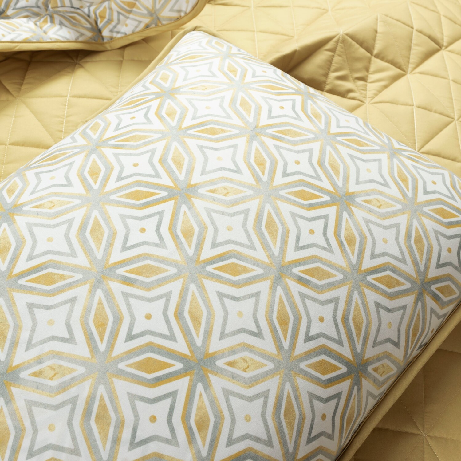 

Набор из трех предметов двустороннего одеяла Mid Century Modern Geo Lush Decor, цвет Yellow