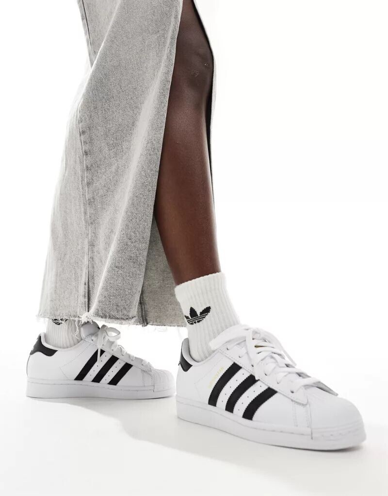 

Белые кроссовки adidas Originals Superstar