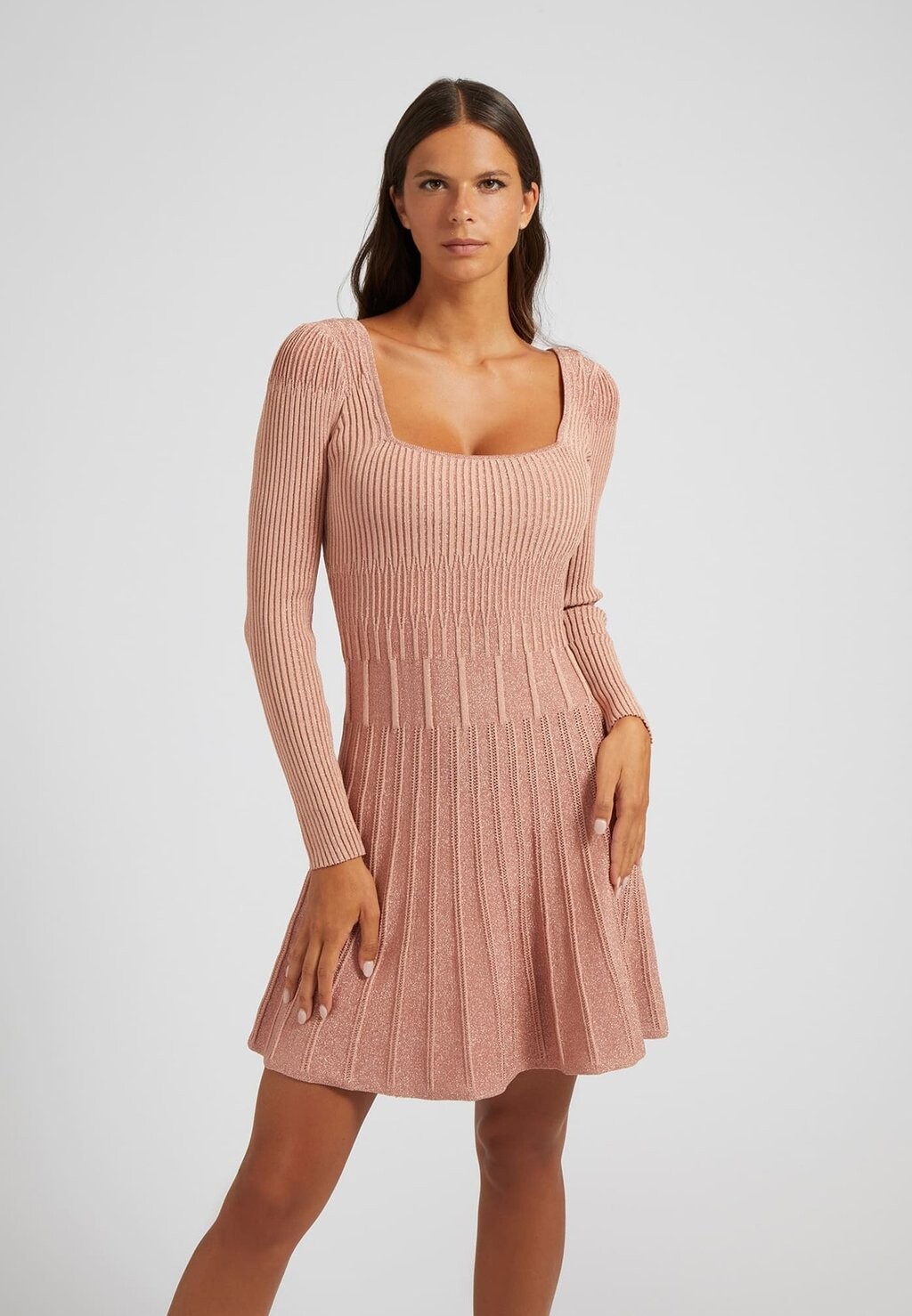 

Вязаное платье Guess