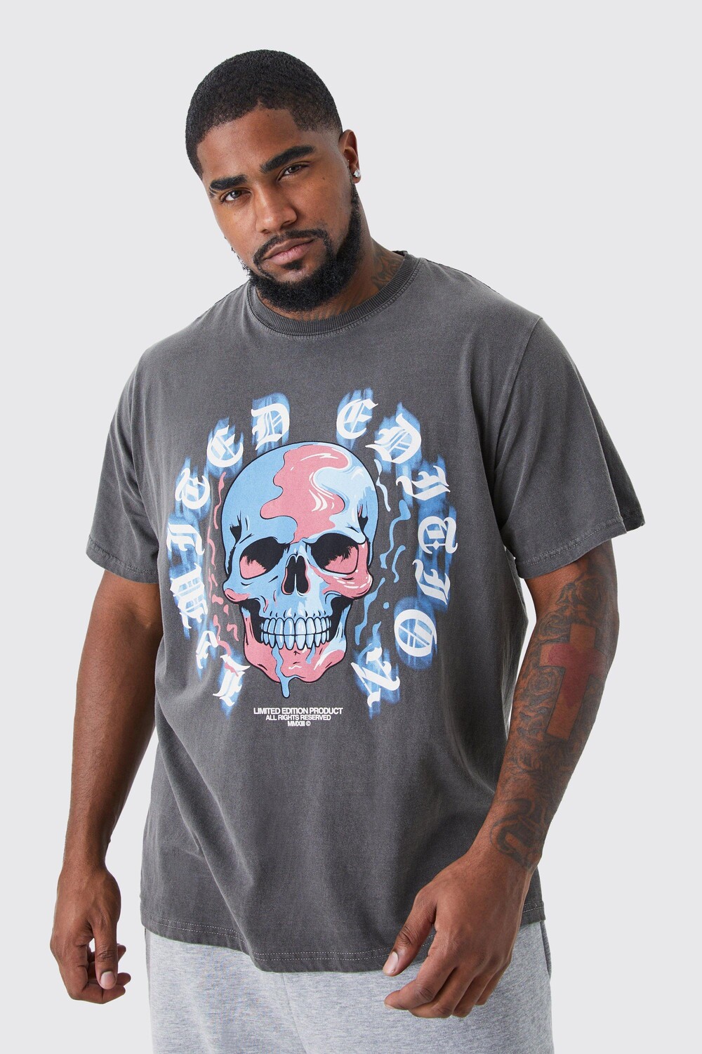 

Футболка plus overdyed drip skull gothic Boohoo, угольный