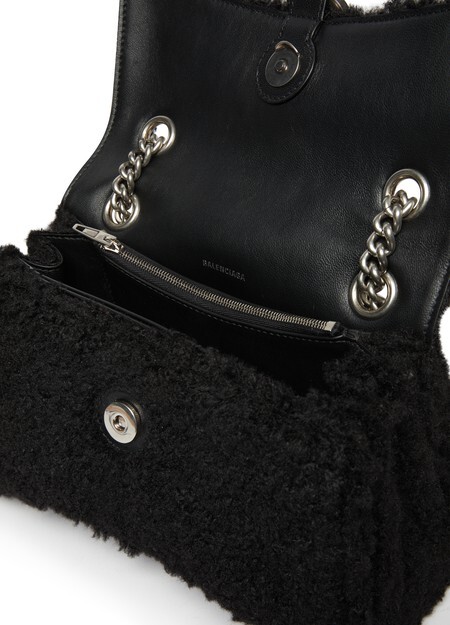 

Раздавить небольшую сумку цепочкой Balenciaga, черный