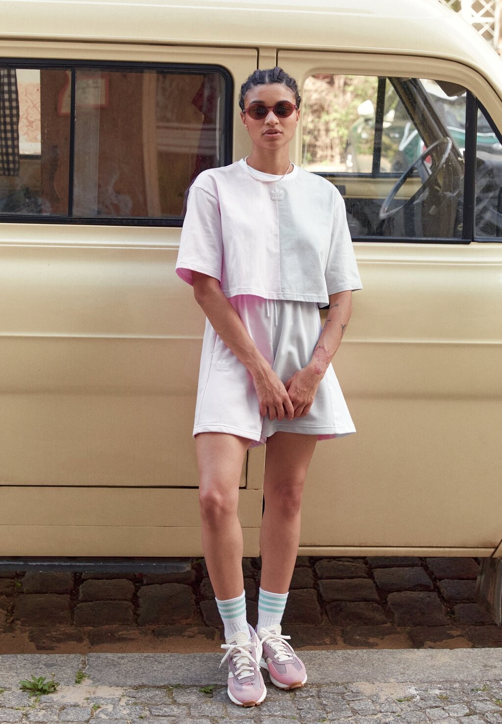 

Футболка с принтом CROPPED TEE adidas, розовый