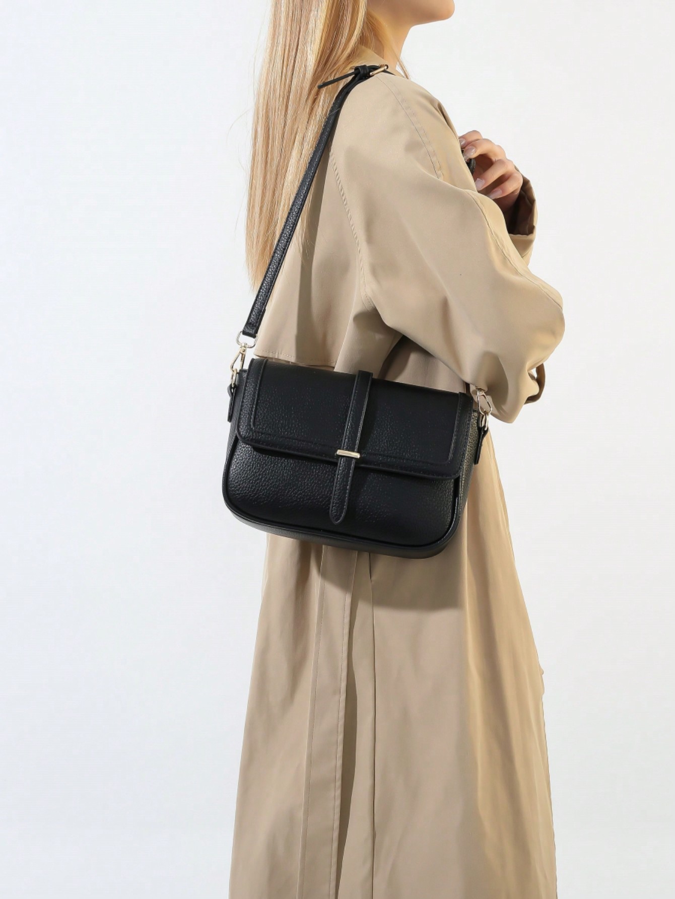 Модная квадратная сумка из искусственной кожи в минималистском стиле с металлическим декором и клапаном, черный
