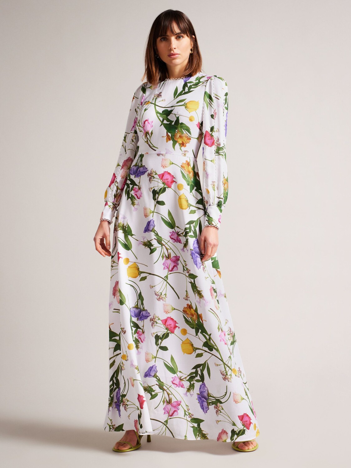 

Платье макси с цветочным принтом и рукавами Ted Baker Marggoh, белый/разноцветный