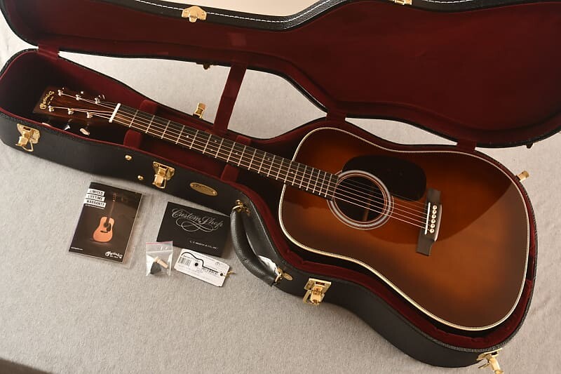 

Акустическая гитара Martin Custom Shop HD 28 Style Adirondack Ambertone #2713261