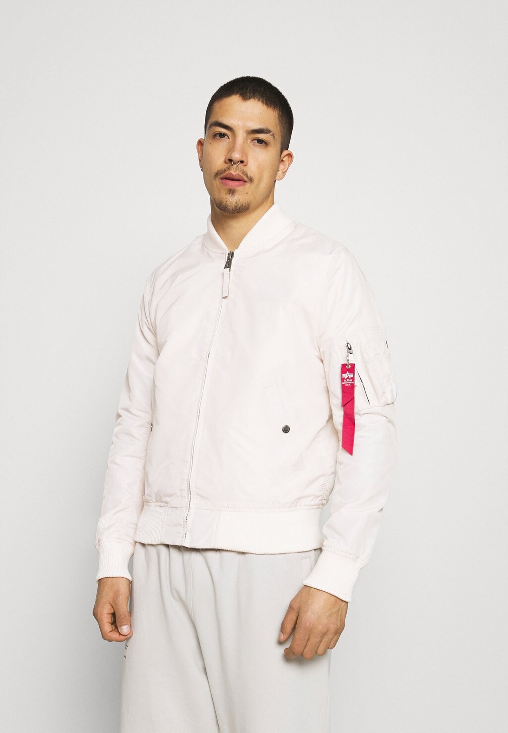 

Куртка-бомбер Alpha Industries, молочный, Белый