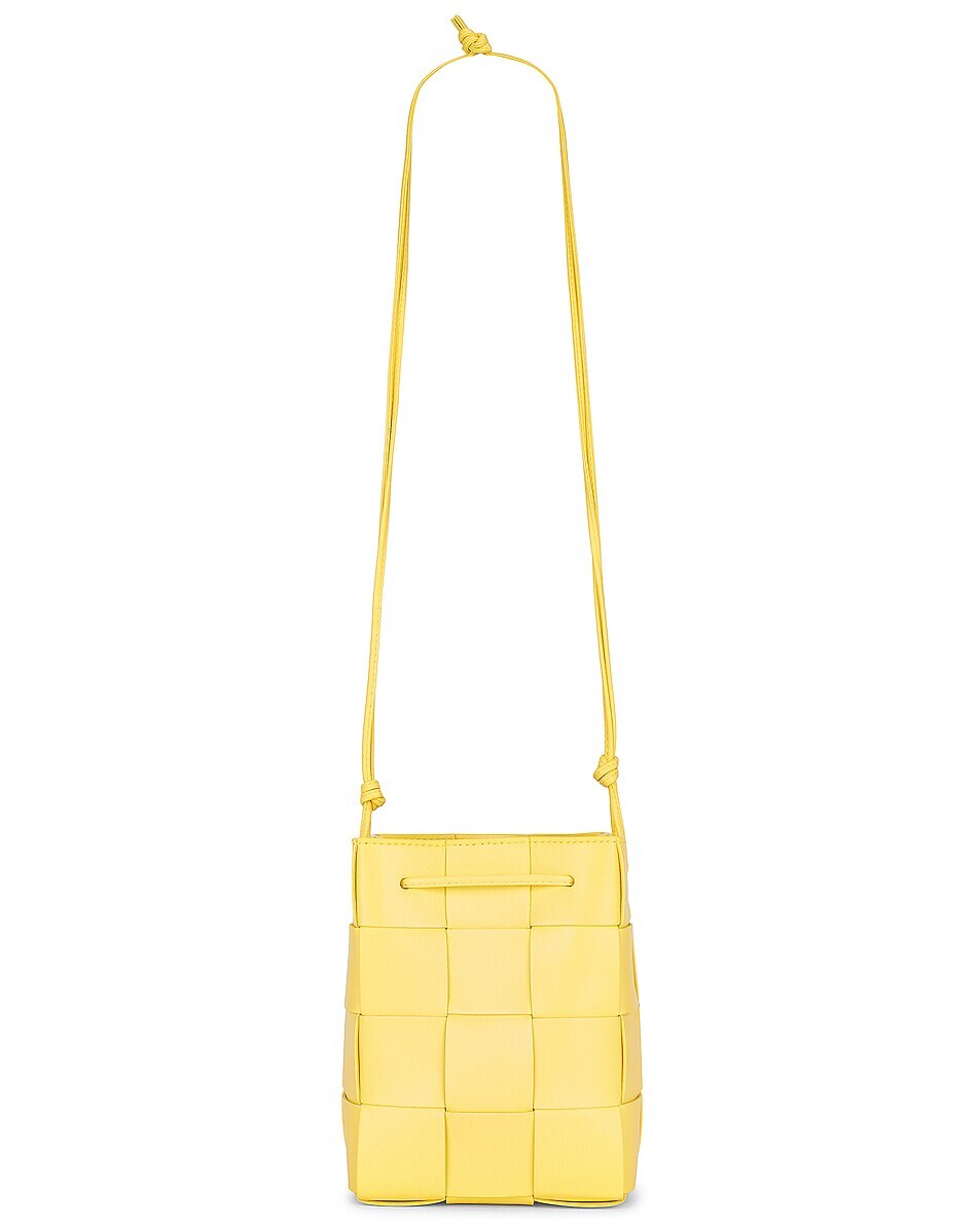 

Сумка Bottega Veneta Small Crossbody Bucket, цвет Sherbert & Silver