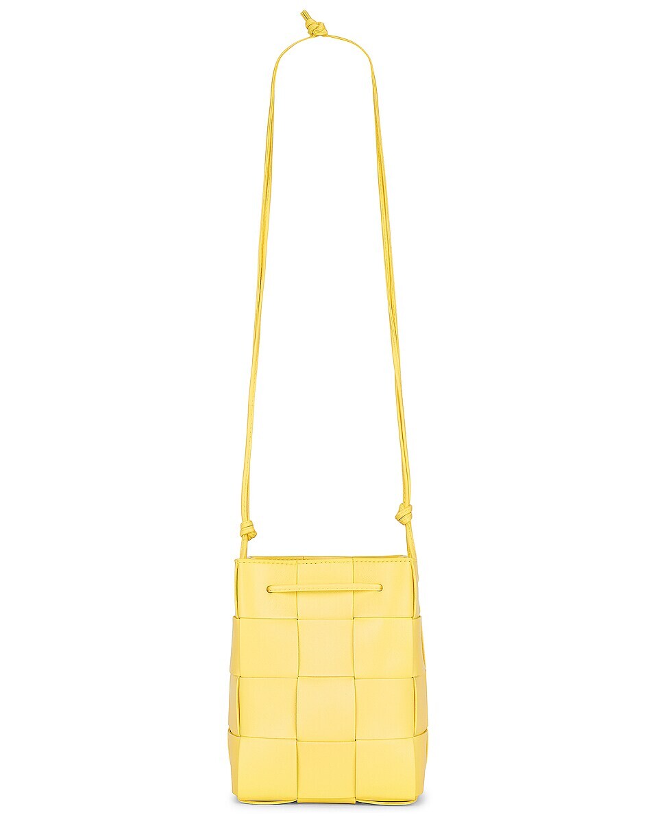 Сумка Bottega Veneta Small Crossbody Bucket, цвет Sherbert & Silver