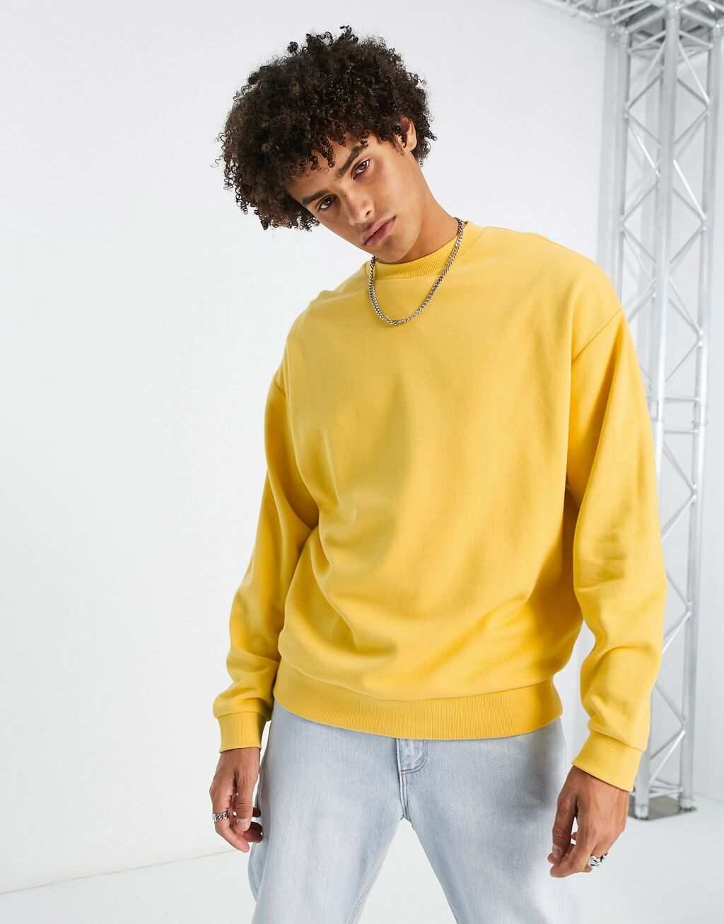 

Желтый свободный свитшот ASOS DESIGN