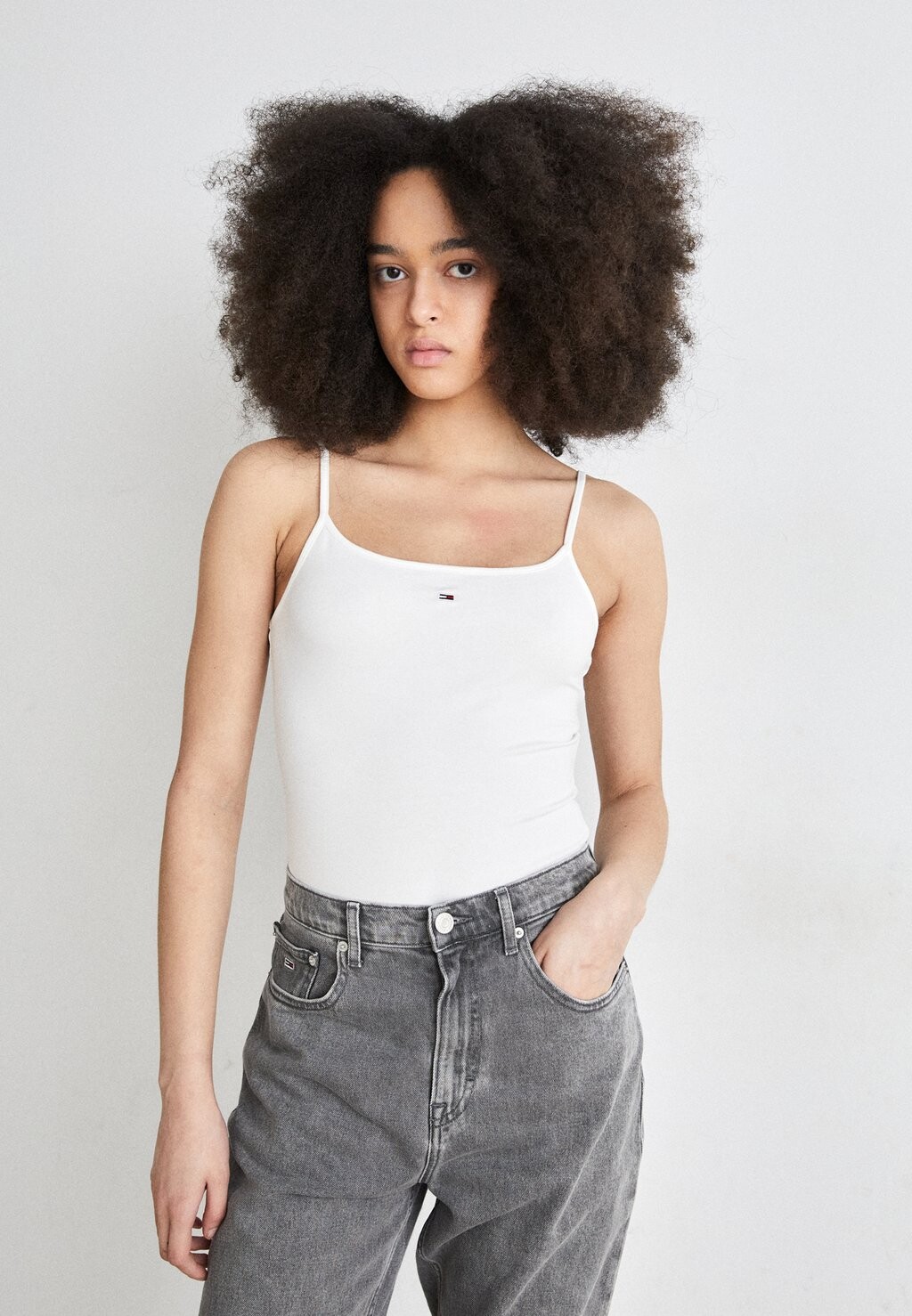 

Топ ESSENTIAL Tommy Jeans, белый