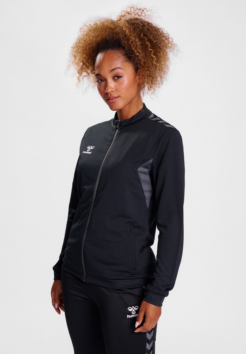 Куртка тренировочная AUTHENTIC ZIP Hummel, цвет black