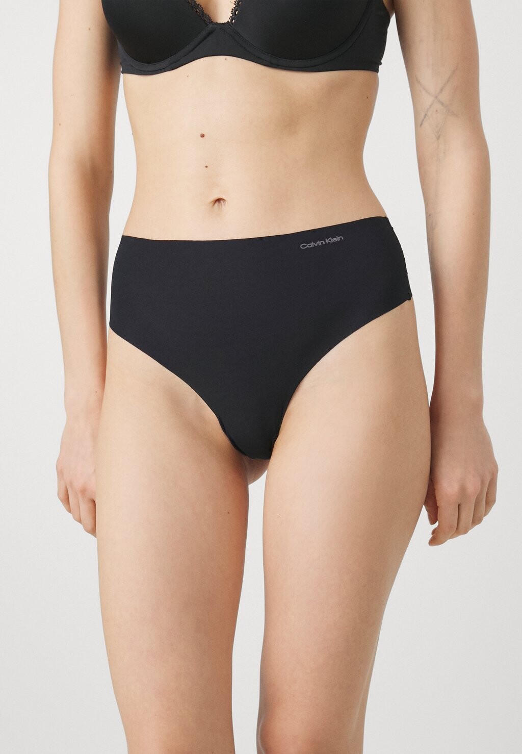 

Стринги Calvin Klein Underwear, черный