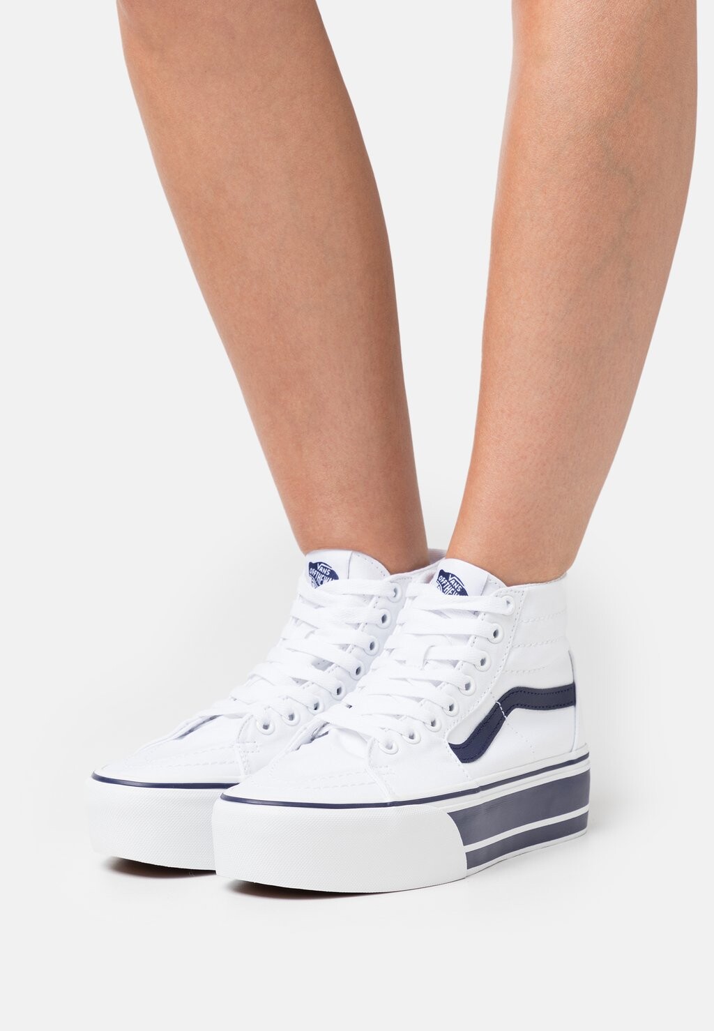 

Высокие кроссовки Vans
