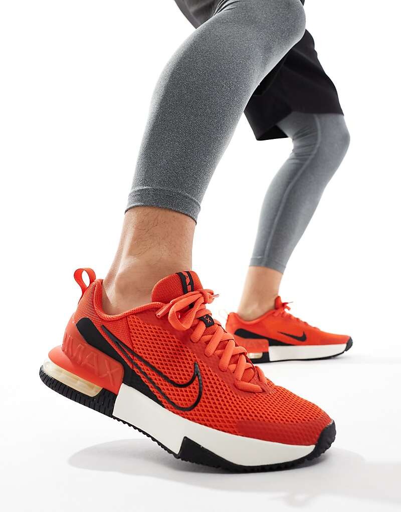 

Красные кроссовки Nike Training Air Max Alpha 6