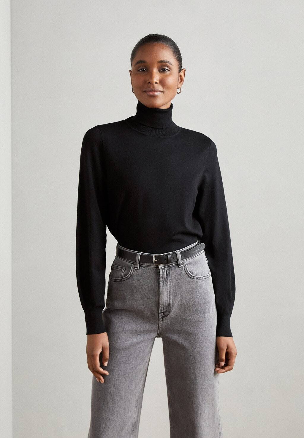 

Свитшот Esprit РОЛЛИ, черный