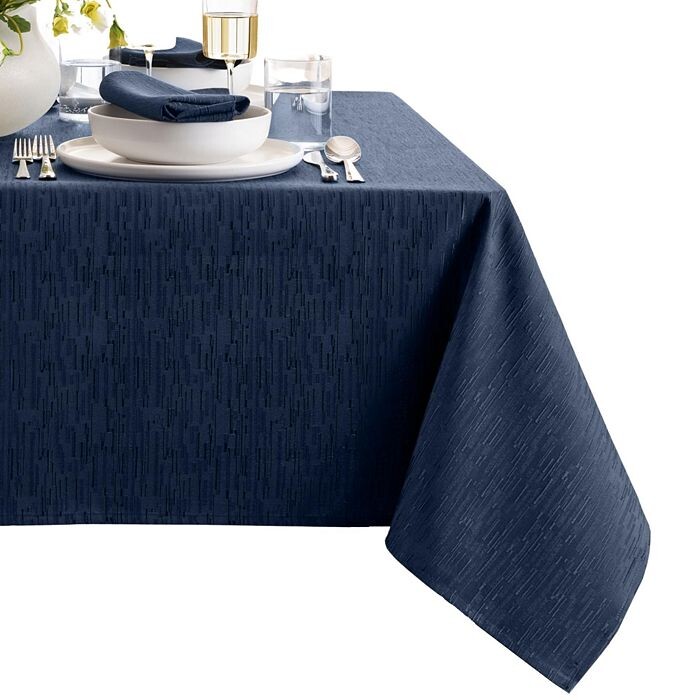 

Скатерть Continental с твердой текстурой, водостойкая и грязеотталкивающая, 60 x 120 дюймов Elrene Home Fashions