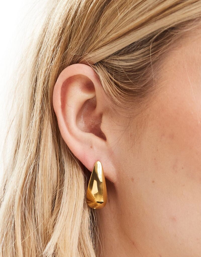 

Водостойкие золотистые серьги-гвоздики из нержавеющей стали ASOS DESIGN диаметром 30 мм в форме каплевидной формы