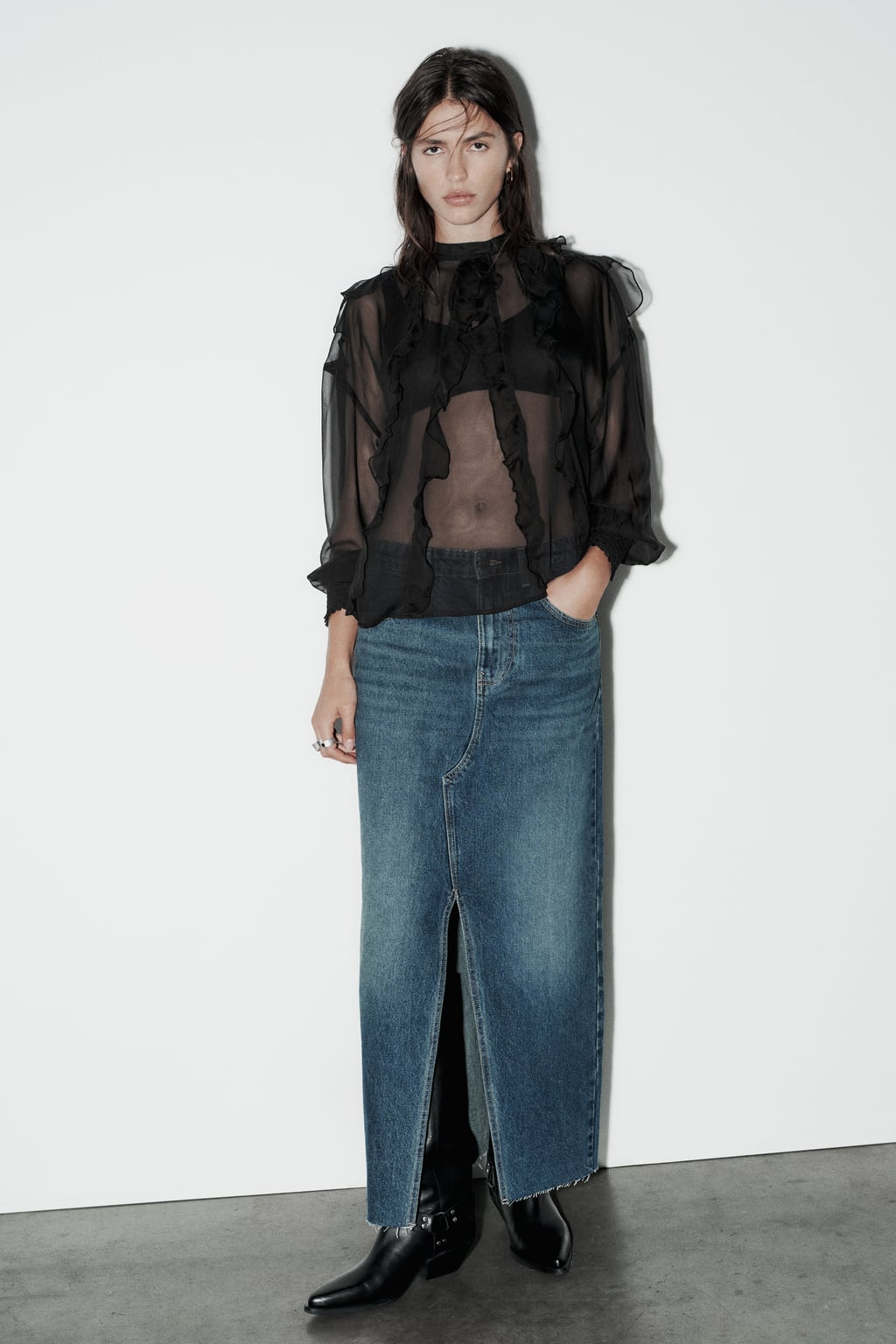 

Полупрозрачная блузка оверсайз с рюшами ZARA, черный