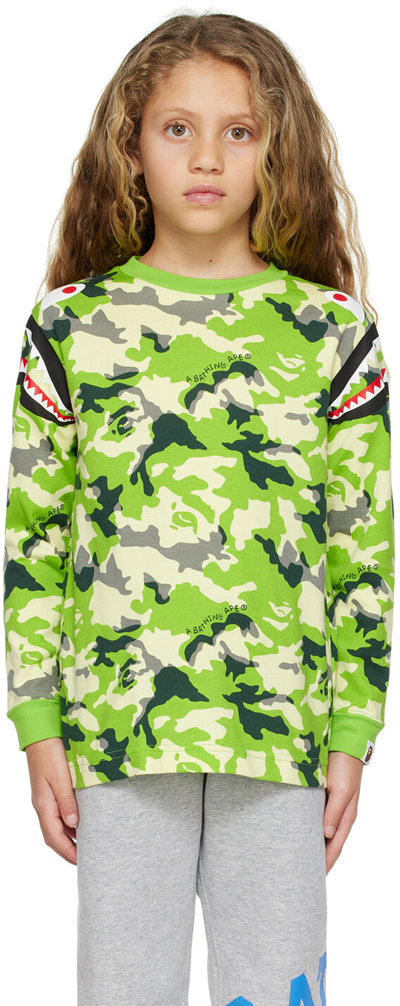 

BAPE Kids Зеленая футболка с длинными рукавами и камуфляжным рисунком в виде акулы